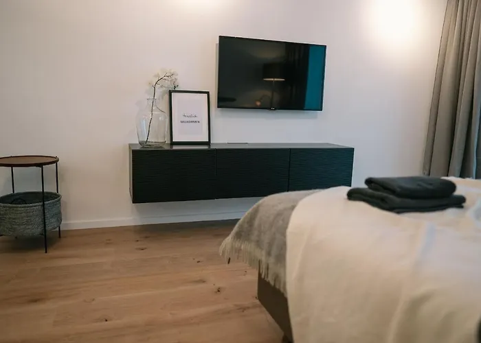 Appartement Moehneblick - Seeblick, Dachterrasse, Pool, Sauna, Waldnaehe *